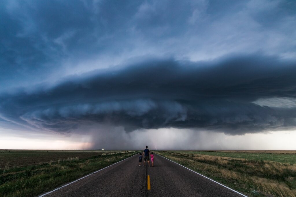 Mike Olbinski with famiily in front of storm